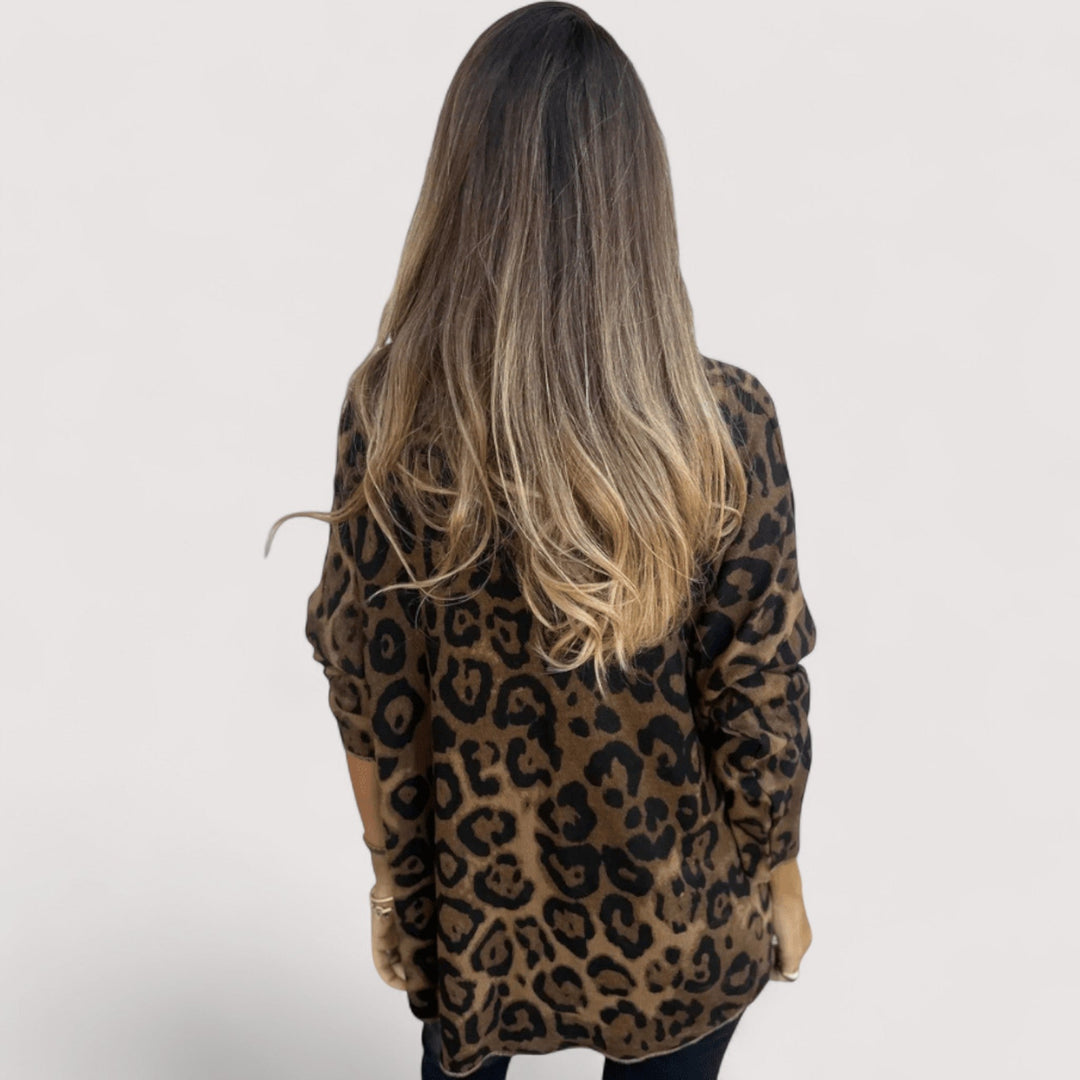 Deirbhile – Top with Chic Leopard Print